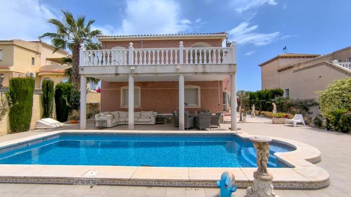 Image No.42-4 Bed Villa / Detached for sale