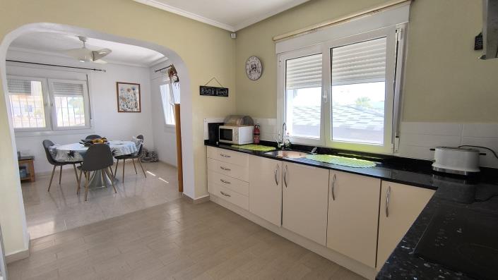 Image No.10-3 Bed Villa / Detached for sale