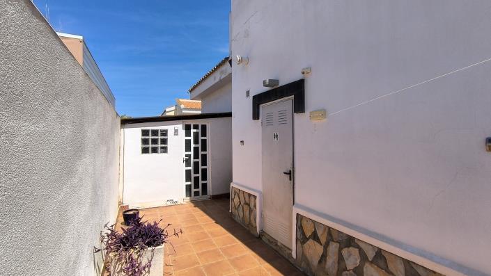 Image No.31-3 Bed Villa / Detached for sale