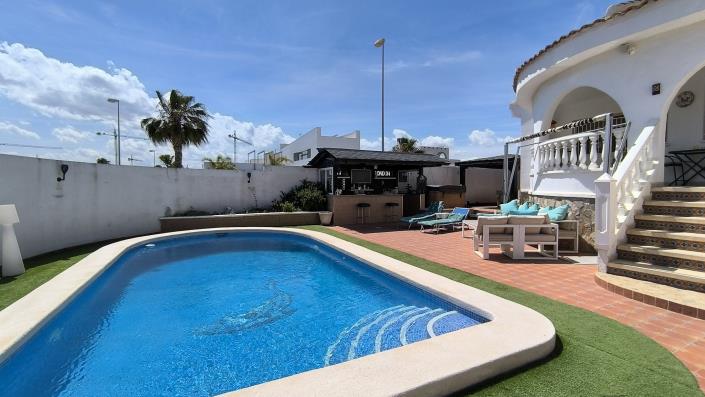 Image No.41-3 Bed Villa / Detached for sale