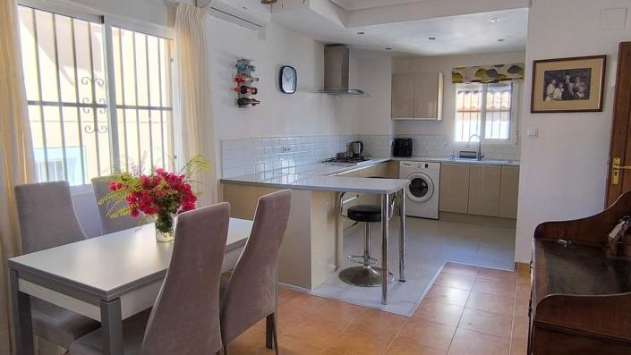 Image No.8-3 Bed Villa / Detached for sale