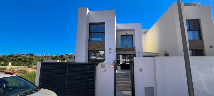 Image No.44-5 Bed Villa / Detached for sale