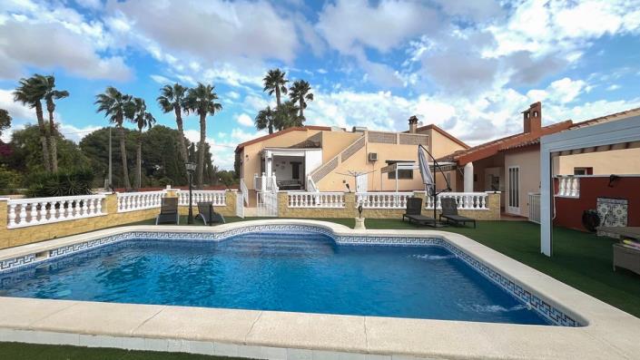 Image No.34-3 Bed Country Property for sale