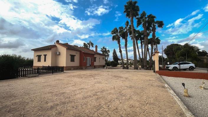 Image No.37-3 Bed Country Property for sale