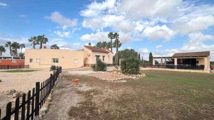 Image No.40-3 Bed Country Property for sale