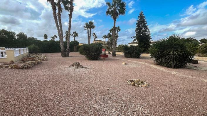 Image No.43-3 Bed Country Property for sale