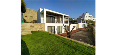 detached-spacious-villa-with-private-pool-and