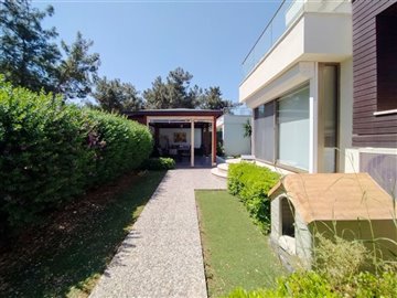 detached-villa-with-private-swimming-pool-enc