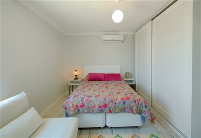 exclusive-listing-expansive-villa-with-privat