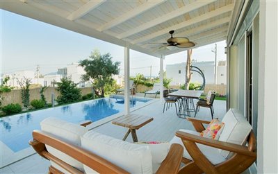 exclusive-listing-expansive-villa-with-privat