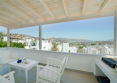 exclusive-listing-expansive-villa-with-privat