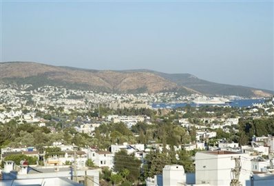 exclusive-listing-expansive-villa-with-privat