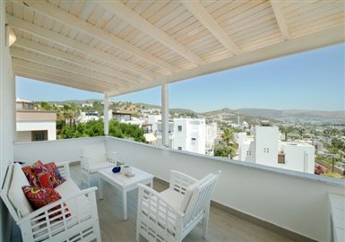 exclusive-listing-expansive-villa-with-privat