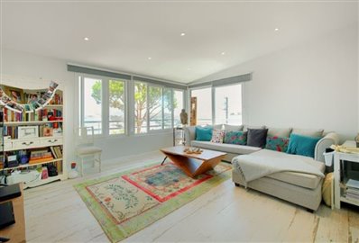 exclusive-listing-expansive-villa-with-privat