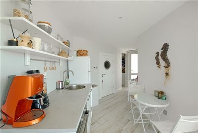 exclusive-listing-expansive-villa-with-privat