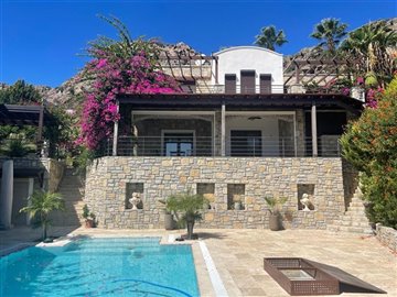 expansive-detached-villa-with-stunning-sea-vi