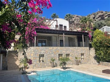 expansive-detached-villa-with-stunning-sea-vi
