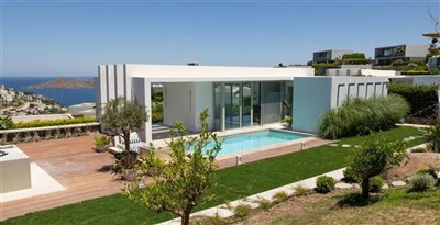 newly-renovated-resale-opportunity-villa-with