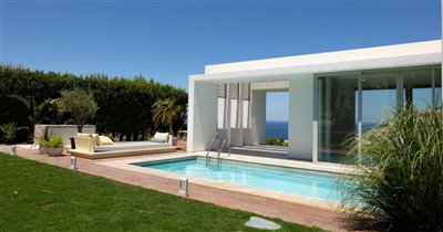 newly-renovated-resale-opportunity-villa-with