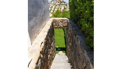 newly-renovated-resale-opportunity-villa-with