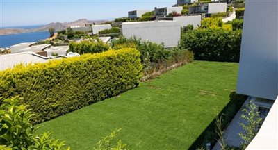 newly-renovated-resale-opportunity-villa-with
