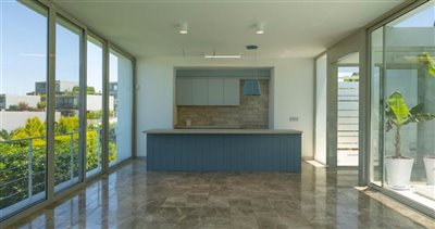 newly-renovated-resale-opportunity-villa-with