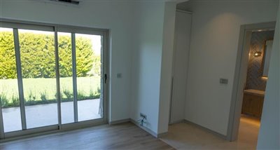 newly-renovated-resale-opportunity-villa-with