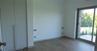 newly-renovated-resale-opportunity-villa-with