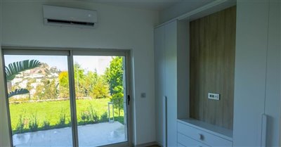 newly-renovated-resale-opportunity-villa-with