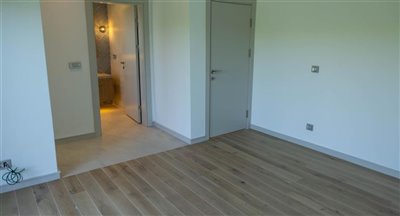 newly-renovated-resale-opportunity-villa-with