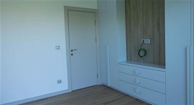 newly-renovated-resale-opportunity-villa-with