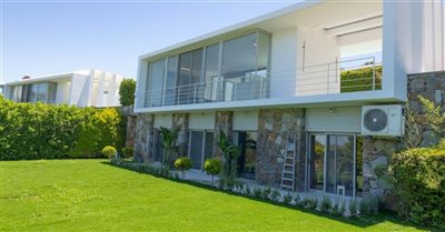 newly-renovated-resale-opportunity-villa-with