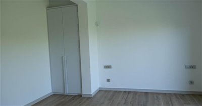 newly-renovated-resale-opportunity-villa-with