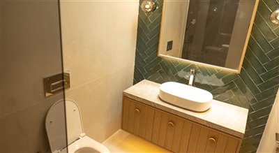 newly-renovated-resale-opportunity-villa-with
