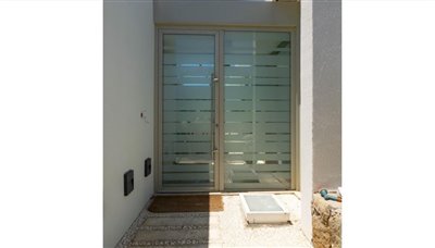 newly-renovated-resale-opportunity-villa-with