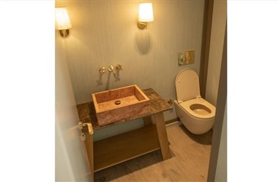newly-renovated-resale-opportunity-villa-with