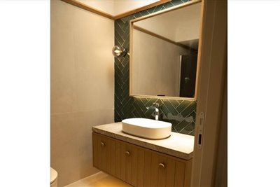 newly-renovated-resale-opportunity-villa-with
