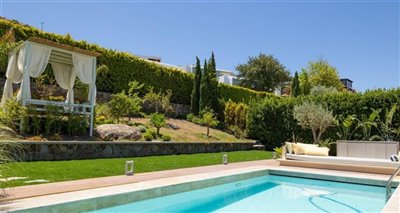 newly-renovated-resale-opportunity-villa-with
