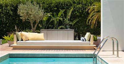 newly-renovated-resale-opportunity-villa-with