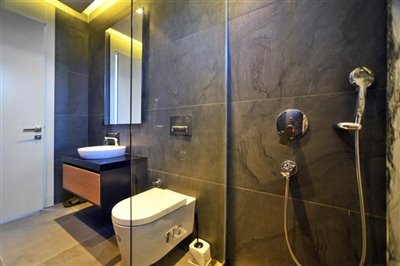 expansive-detached-villa-with-pool-office-lau