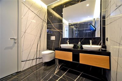 expansive-detached-villa-with-pool-office-lau