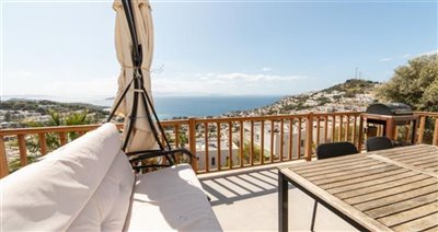 detached-villa-with-sea-views-on-secure-compl