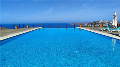 apartment-residence-with-expansive-sea-views-