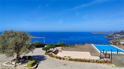 apartment-residence-with-expansive-sea-views-
