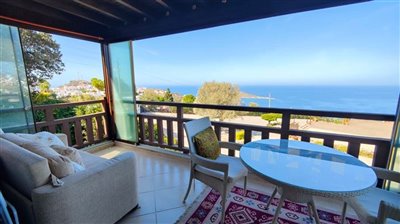 apartment-residence-with-expansive-sea-views-