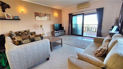 apartment-residence-with-expansive-sea-views-