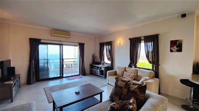 apartment-residence-with-expansive-sea-views-