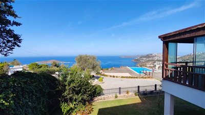 apartment-residence-with-expansive-sea-views-