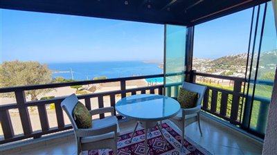 apartment-residence-with-expansive-sea-views-