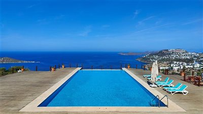 apartment-residence-with-expansive-sea-views-